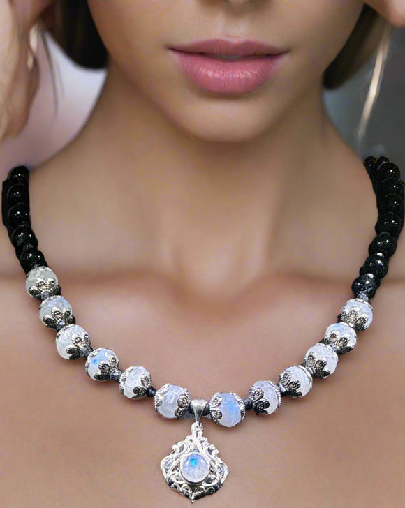 Elegant Handmade Moonstone and Onyx Necklace – 18