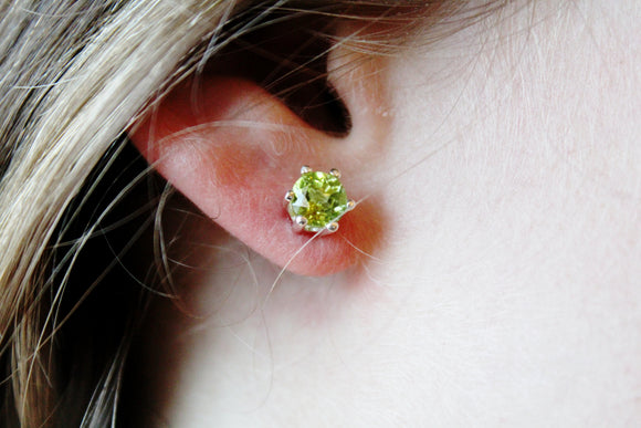 4mm Round Peridot Earrings
